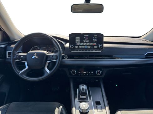 Used 2024 Mitsubishi Outlander SE FWD image 12