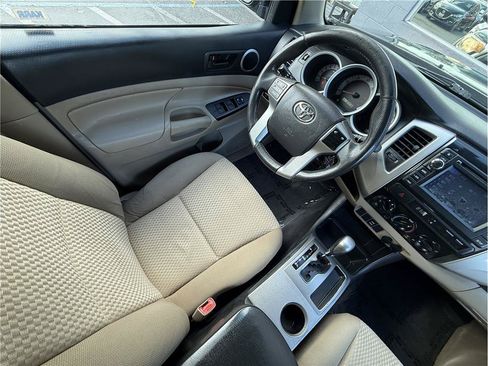 Used 2013 Toyota Tacoma PreRunner w/ SR5 Pkg RWD image 10