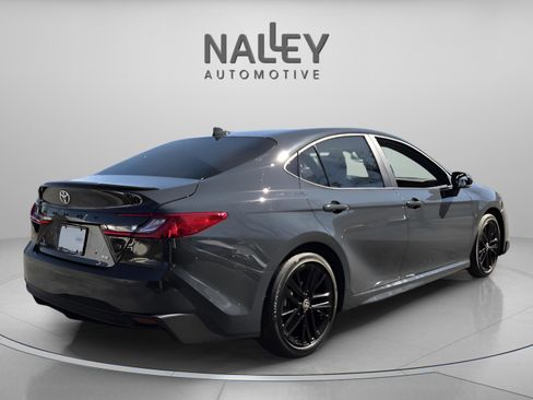 Used 2025 Toyota Camry SE image 5