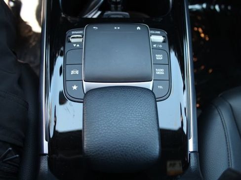 Used 2022 Mercedes-Benz GLB 250 image 21