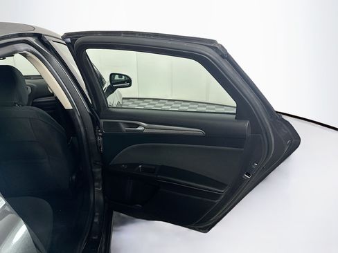 Used 2020 Ford Fusion SE FWD image 27
