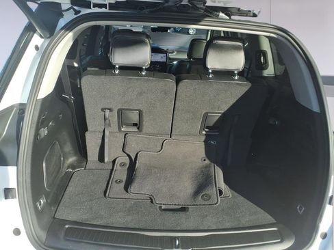 Used 2023 Jeep Grand Cherokee L Limited w/ Luxury Tech Group II image 10