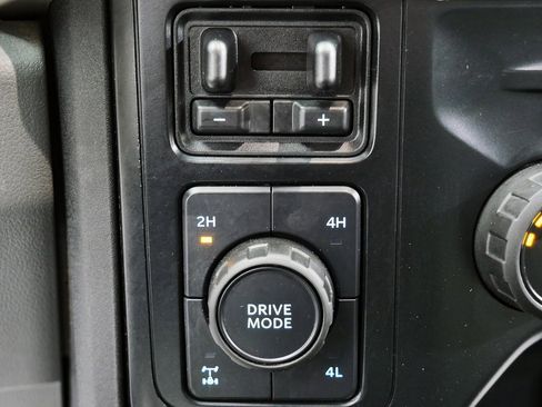 Used 2023 Ford F350 XLT image 28