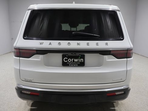 Certified 2023 Jeep Wagoneer Series III w/ Premium Group I AWD/4WD image 4