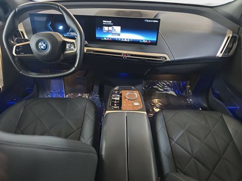 Used 2024 BMW iX xDrive50 w/ Premium Package AWD/4WD image 12