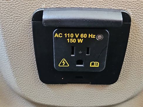 Used 2017 Ford Escape Titanium image 10