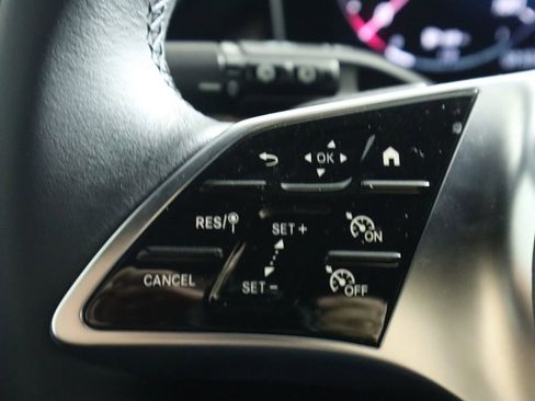 Certified 2025 Mercedes-Benz GLC 300 image 11