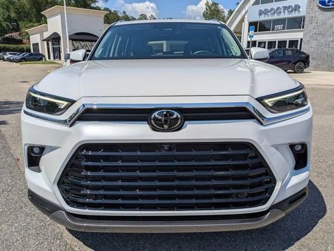 Used 2024 Toyota Grand Highlander FWD image 3