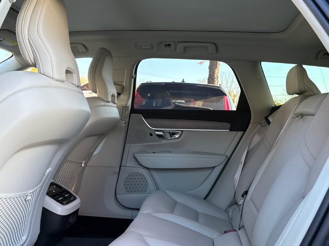 Certified 2025 Volvo V90 B6 Cross Country Plus AWD/4WD image 21