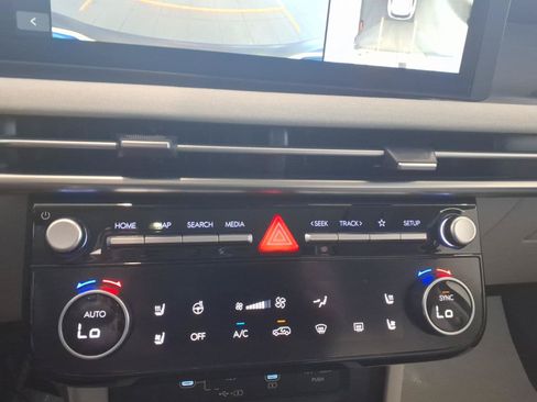 Certified 2025 Hyundai Tucson Limited AWD/4WD image 23