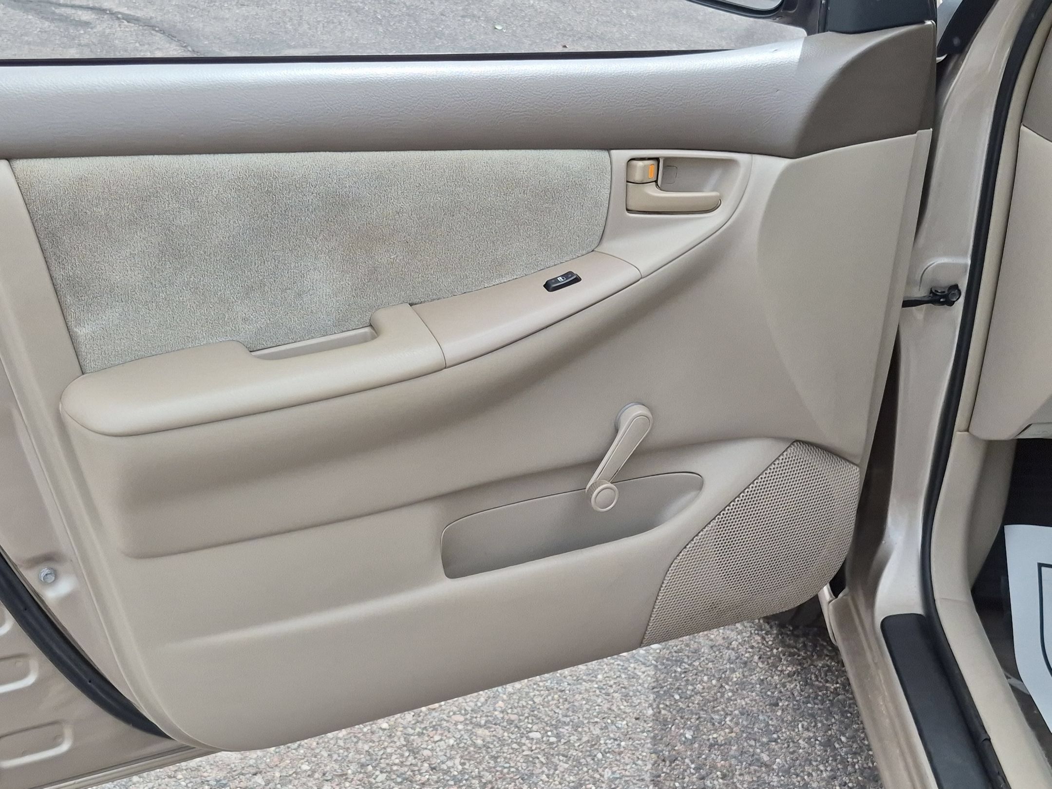 Used 2004 Toyota Corolla CE w/ All Weather Guard Pkg FWD image 4