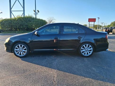 Used 2010 Volkswagen Jetta Wolfsburg Edition FWD image 5