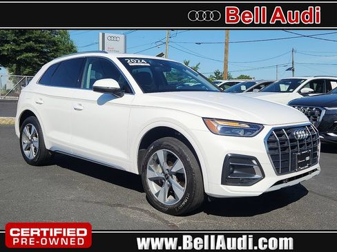 Certified 2024 Audi Q5 Premium AWD/4WD image 1