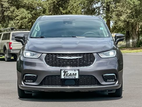 Used 2023 Chrysler Pacifica Touring-L FWD image 10