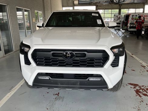 Used 2024 Toyota Tacoma TRD Off-Road w/ TRD Off Road Upgrade Package AWD/4WD image 2