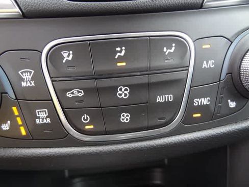 Used 2020 Chevrolet Equinox LT w/ Driver Convenience Package FWD image 30
