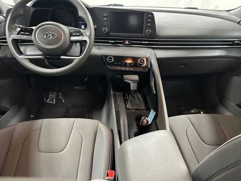 Used 2023 Hyundai Elantra SEL w/ Preferred Accessory Package FWD image 16