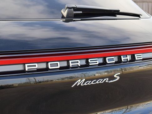 Certified 2024 Porsche Macan S image 6