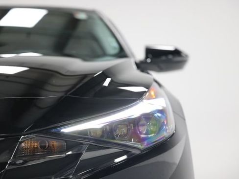 Used 2022 Hyundai Elantra Limited FWD image 3