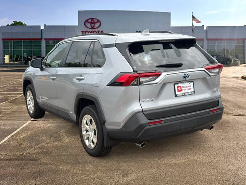 Used 2024 Toyota RAV4 LE AWD/4WD image 3