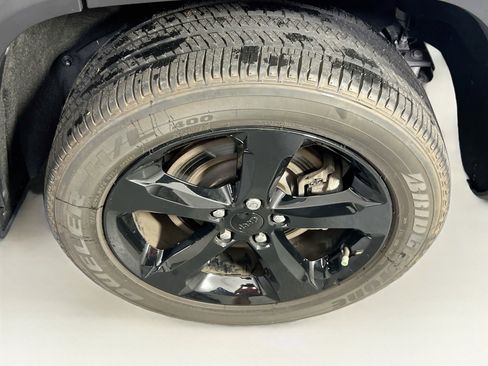 Used 2023 Jeep Grand Cherokee L Laredo AWD/4WD image 31