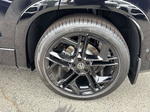 New 2026 Volkswagen Tiguan SE R-Line FWD image 5