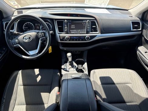Used 2017 Toyota Highlander Plus AWD/4WD image 26