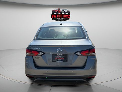 Used 2022 Nissan Versa S FWD image 6