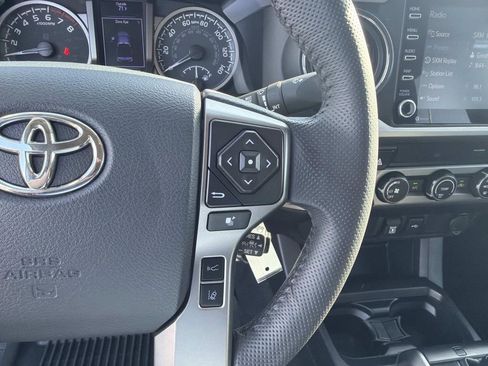 Used 2020 Toyota Tacoma SR5 AWD/4WD image 28