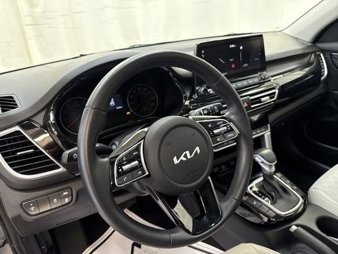 Used 2023 Kia Seltos EX image 27
