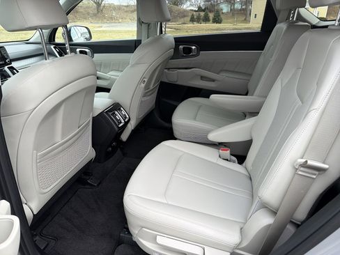 Used 2023 Kia Sorento SX image 15