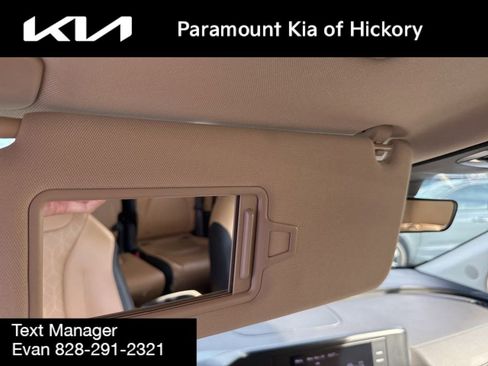 Used 2024 Kia Carnival LX image 34