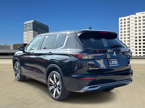 New 2025 Mitsubishi Outlander SE image 3