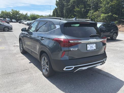 Used 2023 Kia Seltos S w/ Navigation Package FWD image 9