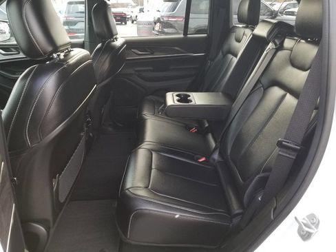 Certified 2024 Jeep Grand Cherokee Limited image 11