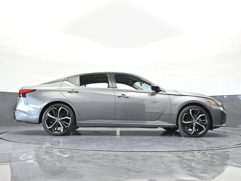 Used 2024 Nissan Altima 2.5 SR FWD image 57