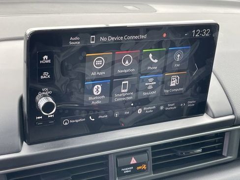 Used 2025 Honda Pilot Touring image 18