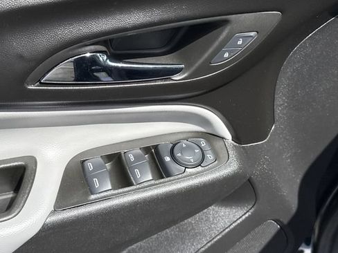 Used 2024 Chevrolet Equinox LS w/ LS Convenience Package FWD image 30
