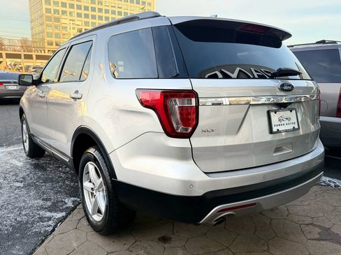 Used 2016 Ford Explorer XLT w/ Equipment Group 202A image 5