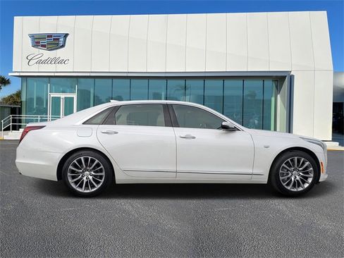 Used 2018 Cadillac CT6 Luxury image 2