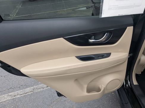 Used 2019 Nissan Rogue SL image 11