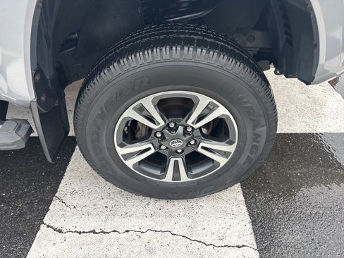 Used 2016 Toyota Tacoma TRD Sport w/ Towing Package AWD/4WD image 13