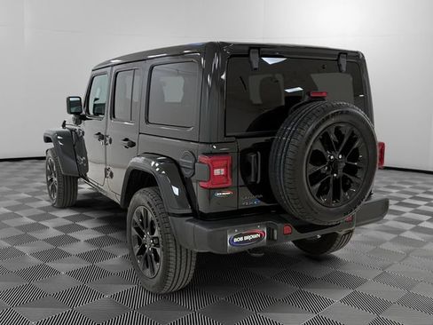 Used 2025 Jeep Wrangler Unlimited Sahara w/ Safety Group AWD/4WD image 3