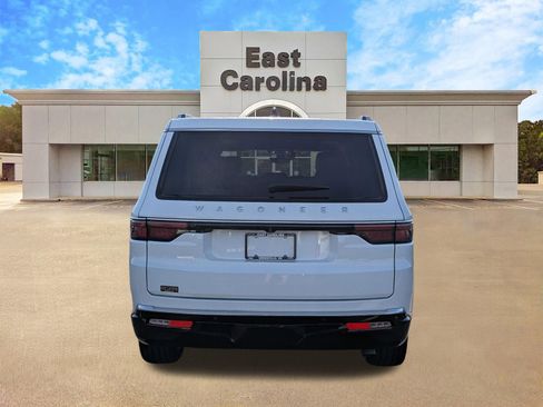 Certified 2025 Jeep Wagoneer Series III w/ Premium Group I image 4