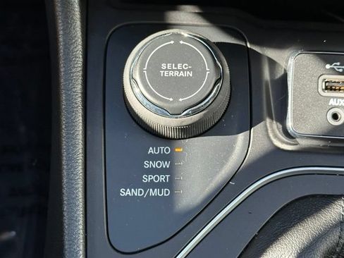 Used 2022 Jeep Cherokee Latitude Lux AWD/4WD image 36