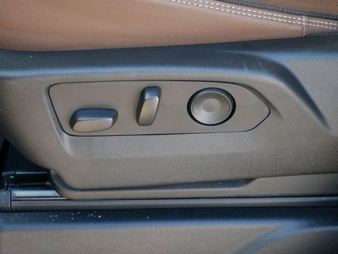 Certified 2025 Chevrolet Suburban High Country AWD/4WD image 20