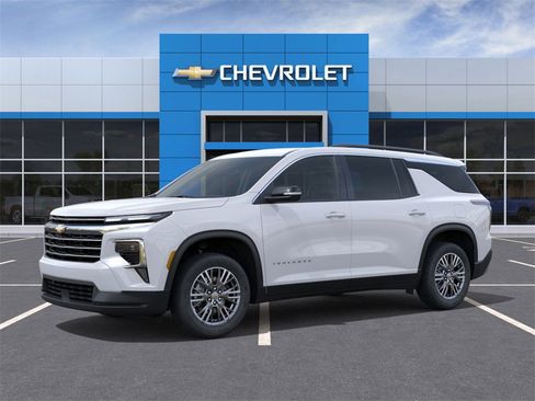 New 2025 Chevrolet Traverse LT image 38