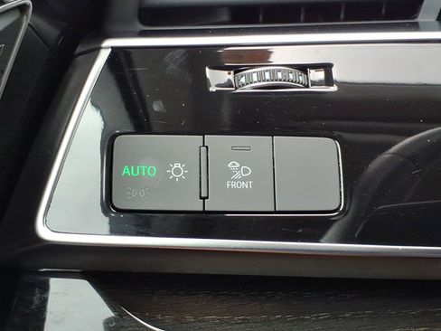 Used 2023 Audi Q7 3.0T Premium Plus w/ Premium Plus Package AWD/4WD image 17