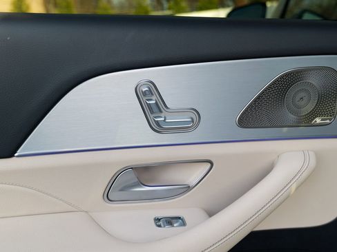 Used 2025 Mercedes-Benz GLS 450 4MATIC image 26