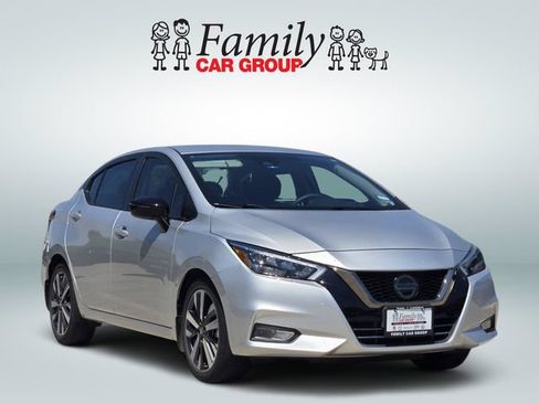 Used 2020 Nissan Versa SR w/ Convenience Package FWD image 2